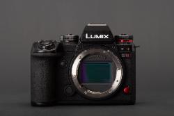 Máy ảnh Panasonic Lumix S1 II